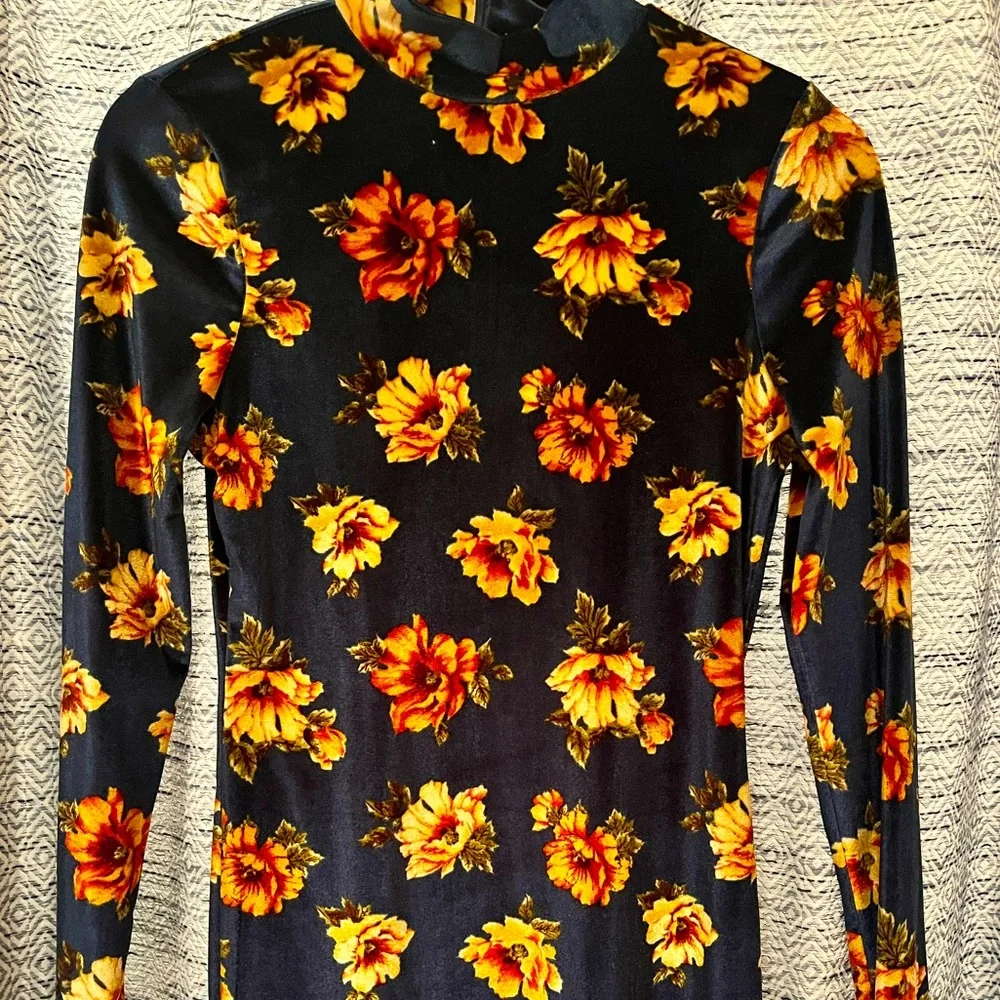 Elegant Long Sleeve Dress - Picture 1 of 2